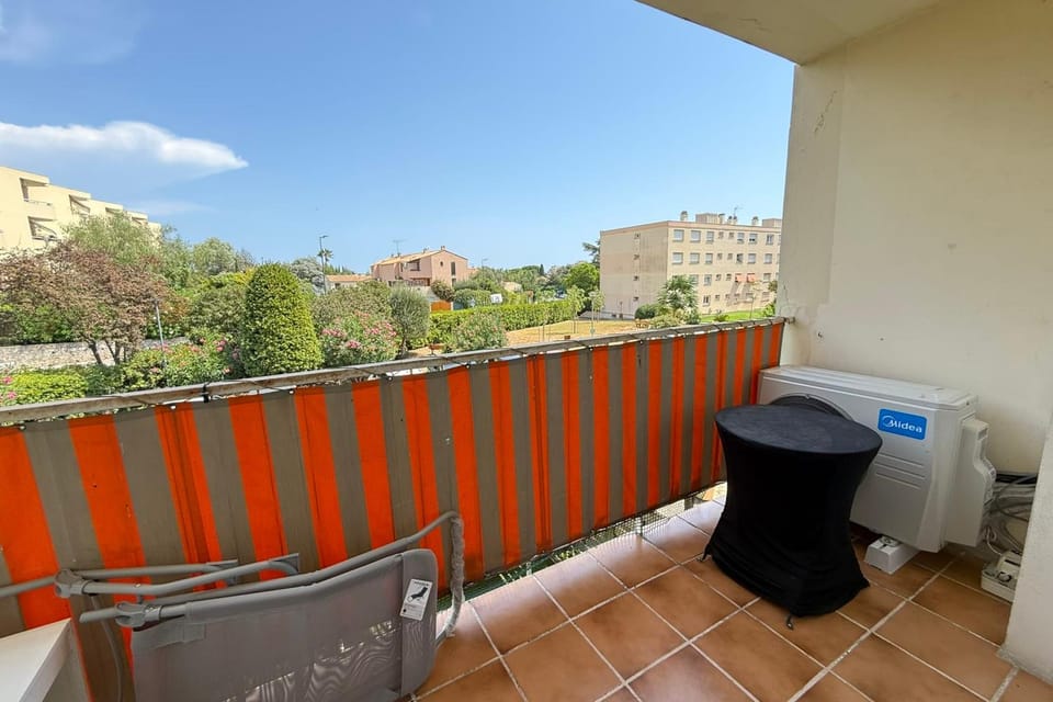 Appart climatisé avec balcon proche centre & plages Apartment in Antibes