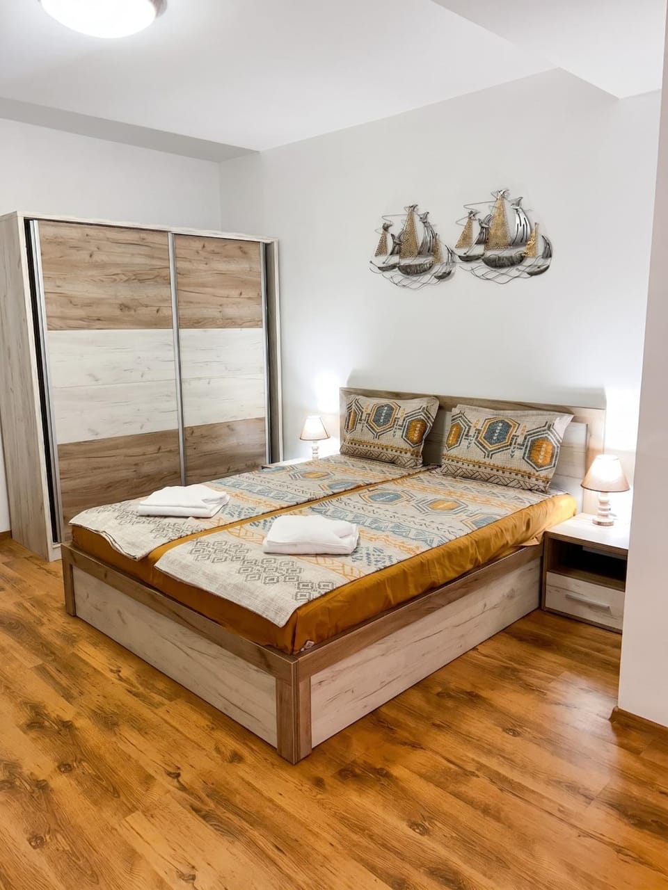 Bed, Seating area, Bedroom, towels