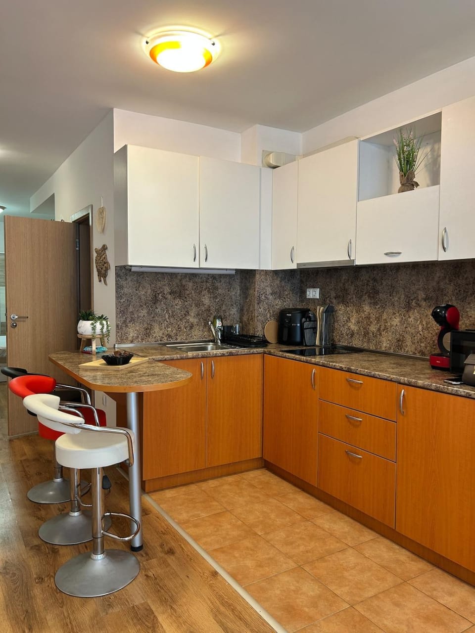 Coffee/tea facilities, Kitchen or kitchenette, Dining area, minibar, stove