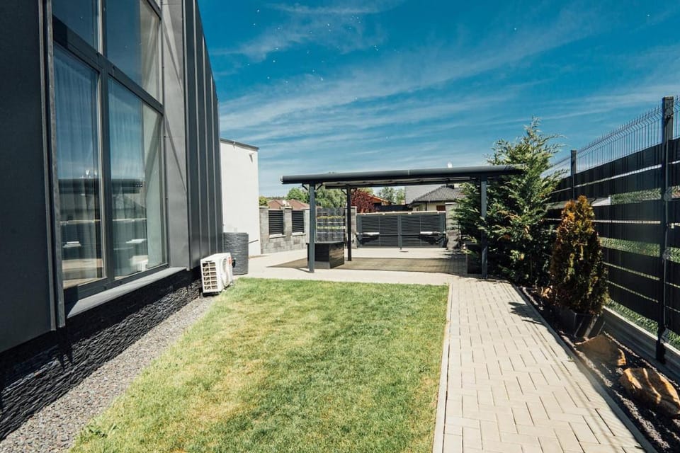 Garden view, Parking