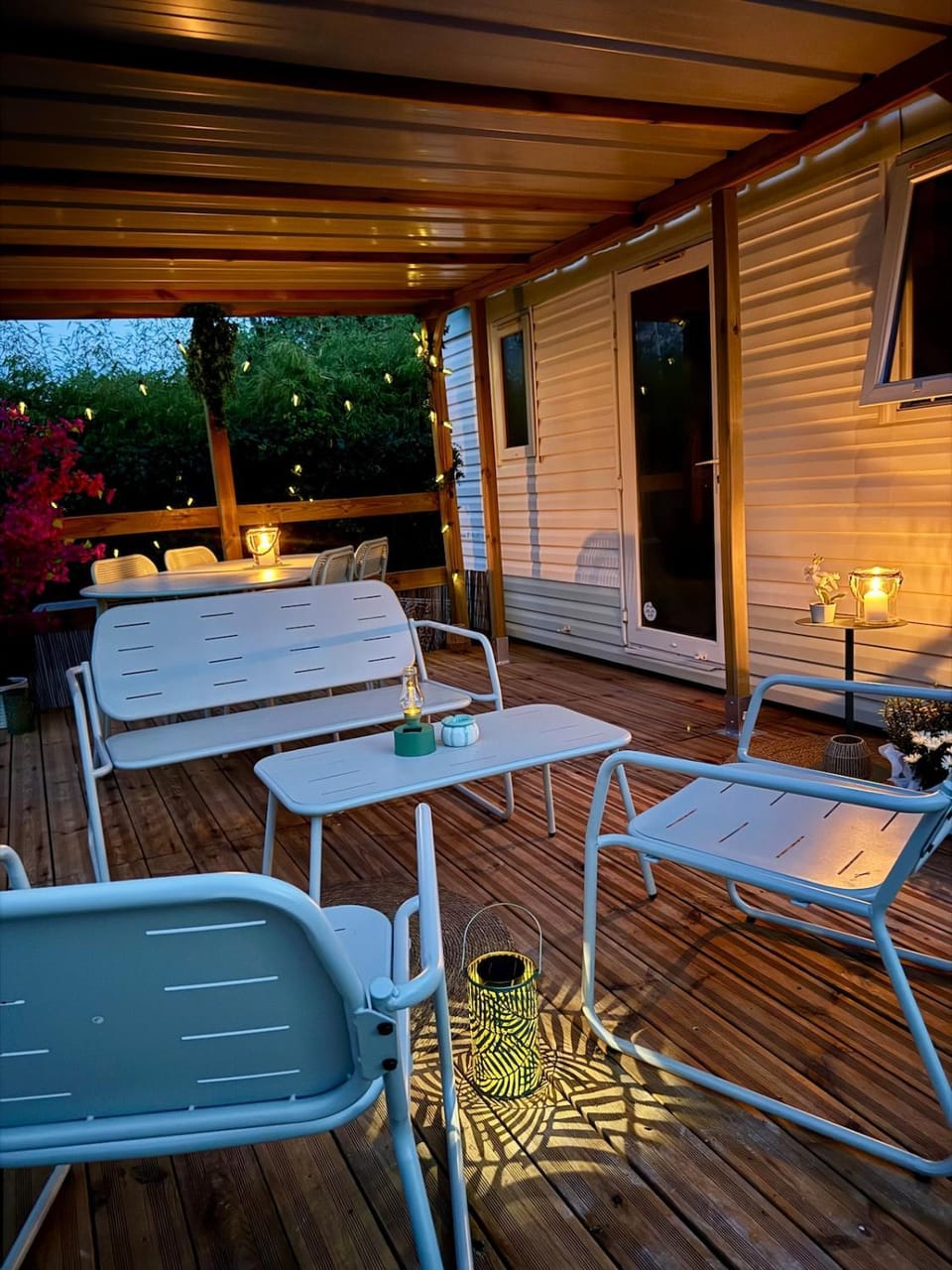 Bungalow avec accès privé au lac Campground/ 
RV Resort in Auvergne-Rhône-Alpes
