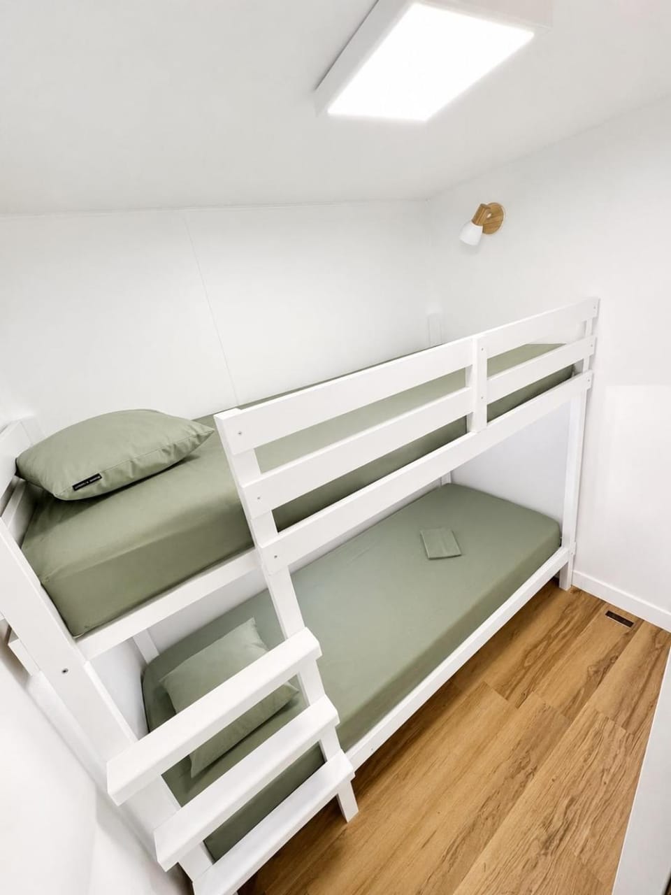 Bungalow avec accès privé au lac Campground/ 
RV Resort in Auvergne-Rhône-Alpes
