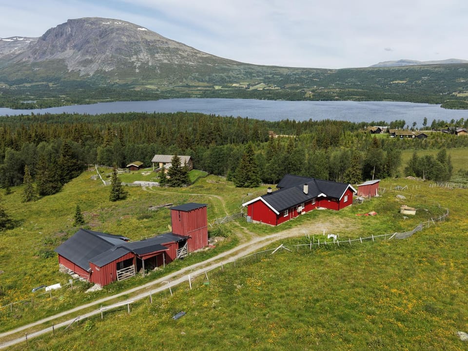 Property building, Day, Natural landscape, Bird's eye view, Mountain view
