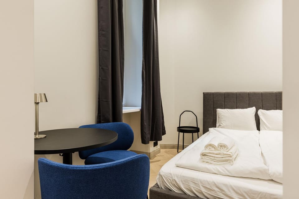 Bed, Living room, Photo of the whole room, Seating area, towels