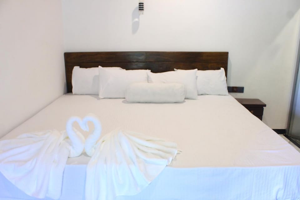 Bedroom, towels