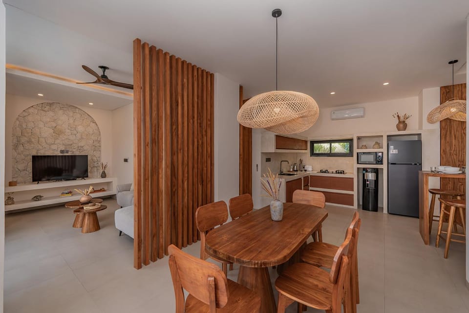 Communal lounge/ TV room, TV and multimedia, Living room, Seating area, Dining area, air conditioner
