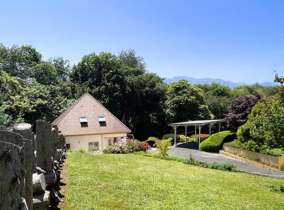 Property building, Natural landscape, Garden, Garden view