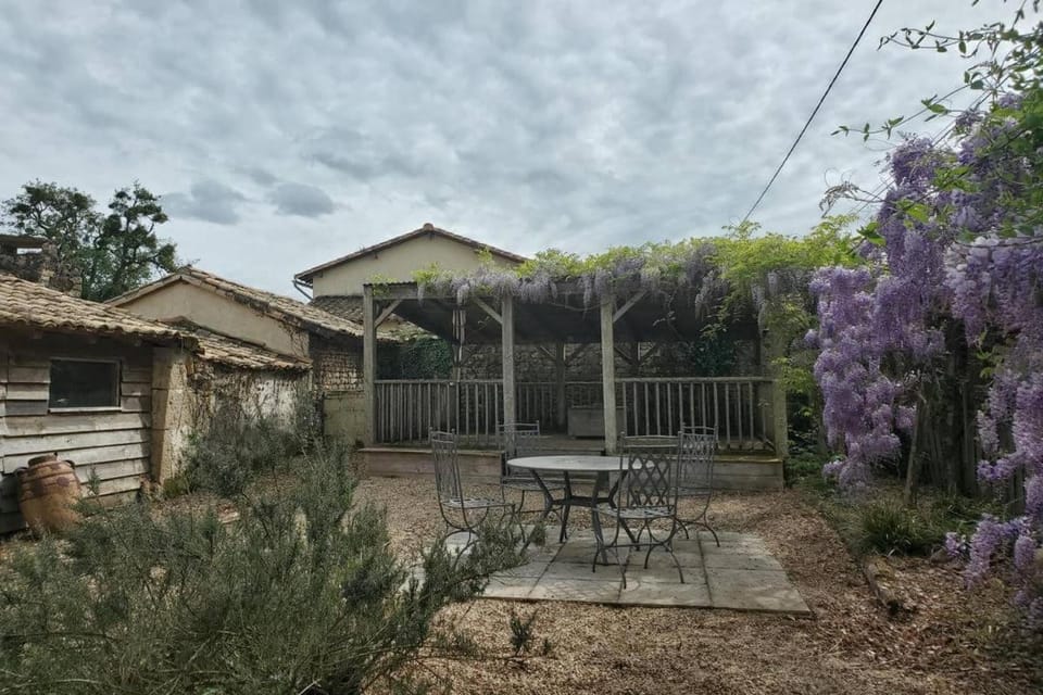Property building, Patio, Dining area