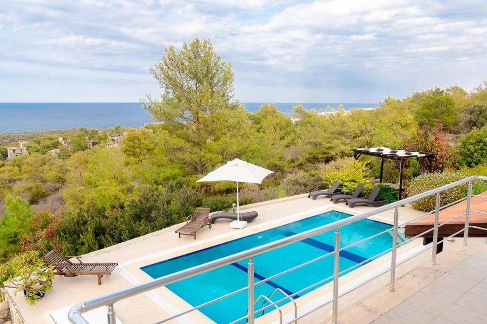 Pool view, Sea view, Swimming pool, sunbed