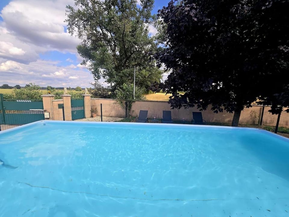 Chambre cosy - Le Pal - Piscine - Chevaux et nature Vacation rental in Auvergne-Rhône-Alpes