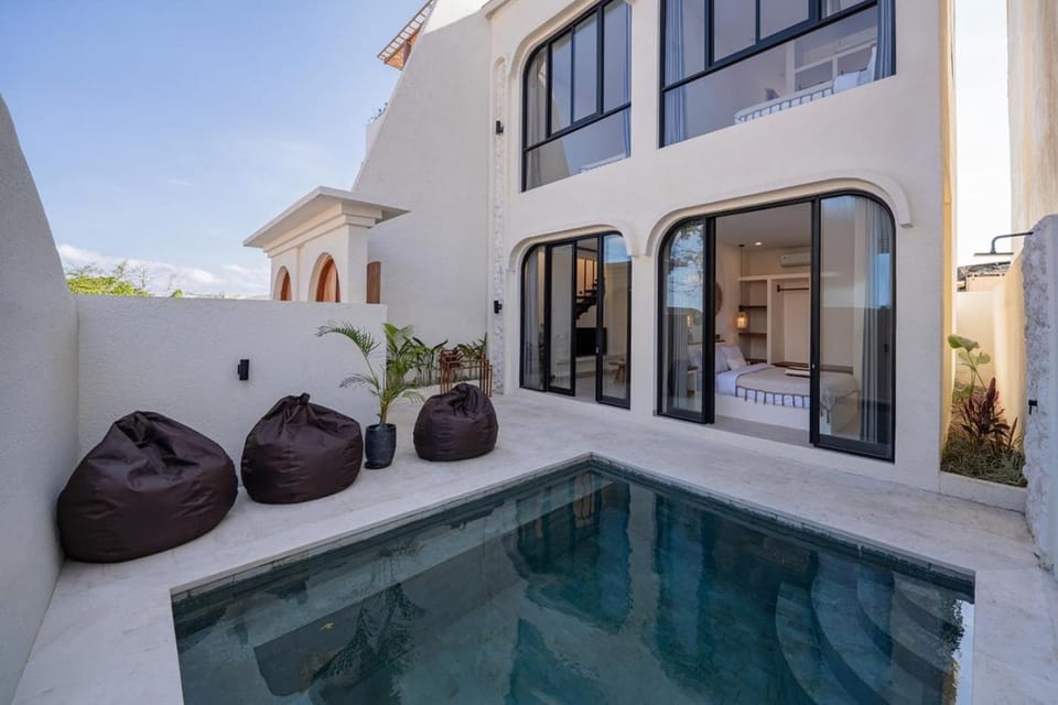 Property building, Day, Pool view, Swimming pool