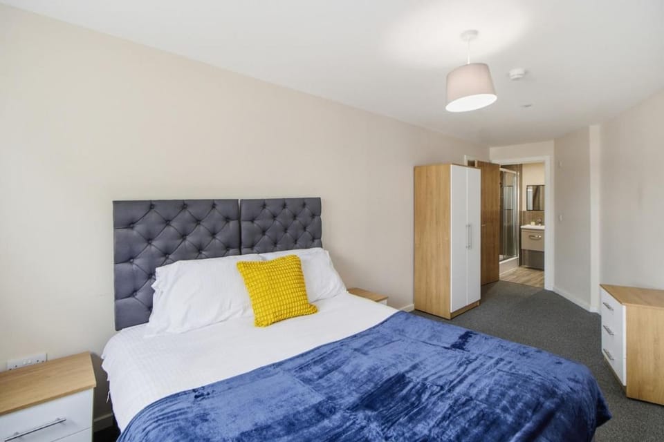 Bed, Photo of the whole room, Bedroom, towels, wardrobe