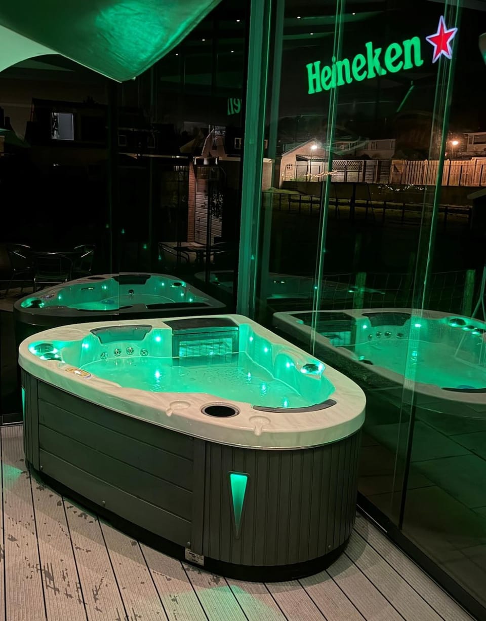 Hot Tub, Hot Tub