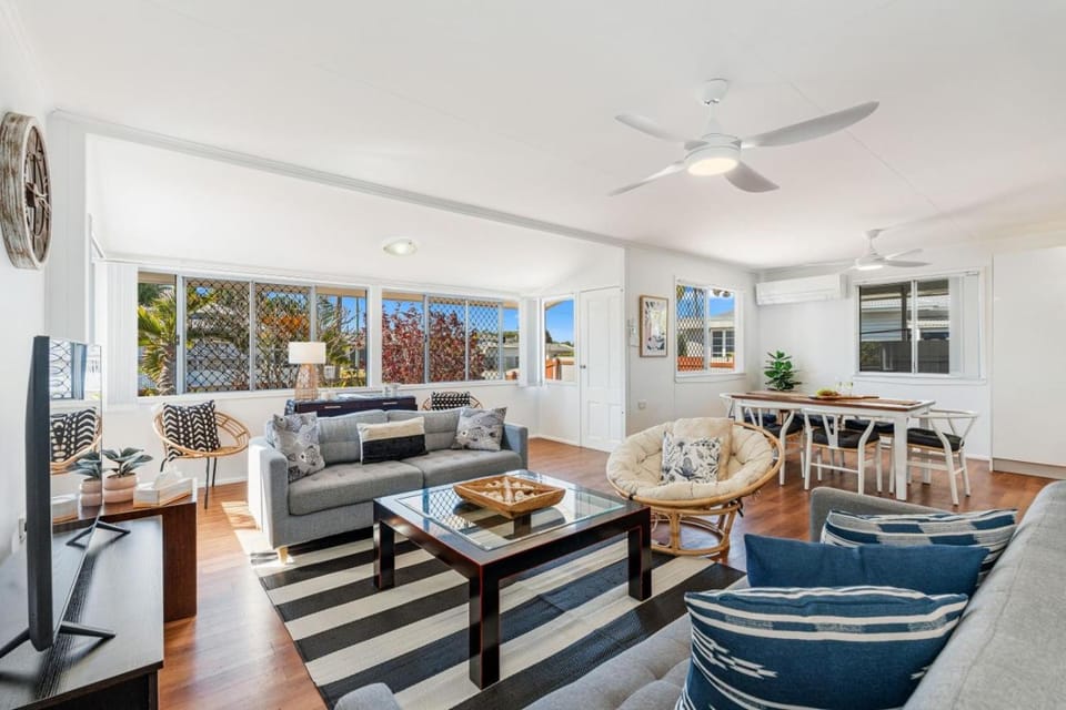 TV and multimedia, Living room, Dining area