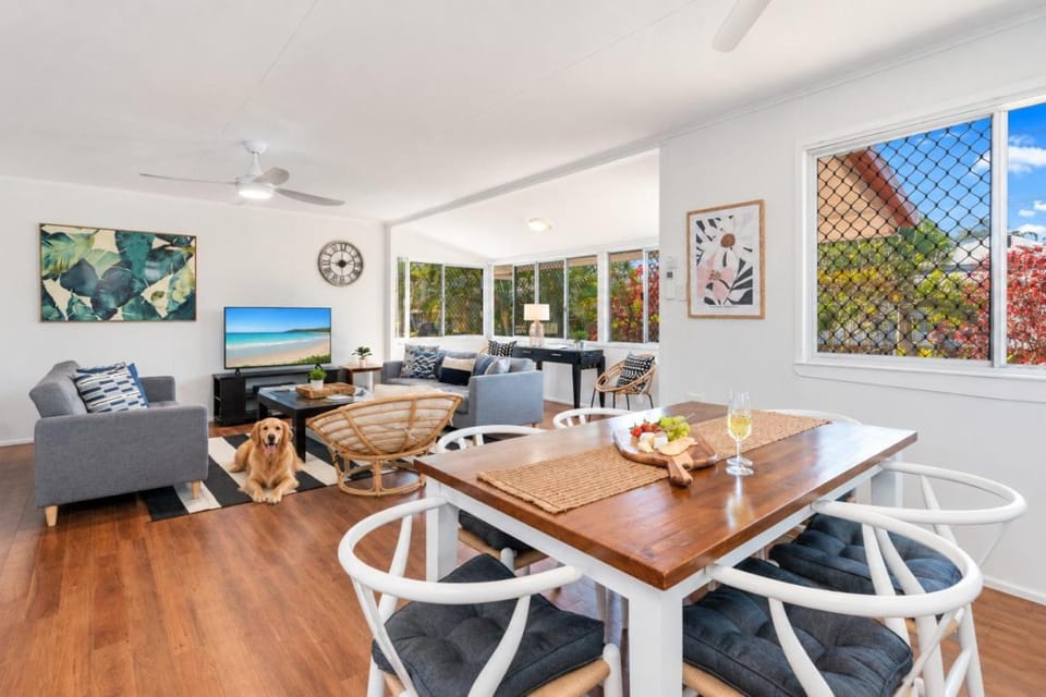 Ideal for Tradies. BBQ, WiFi, Pet friendly House in Hervey Bay