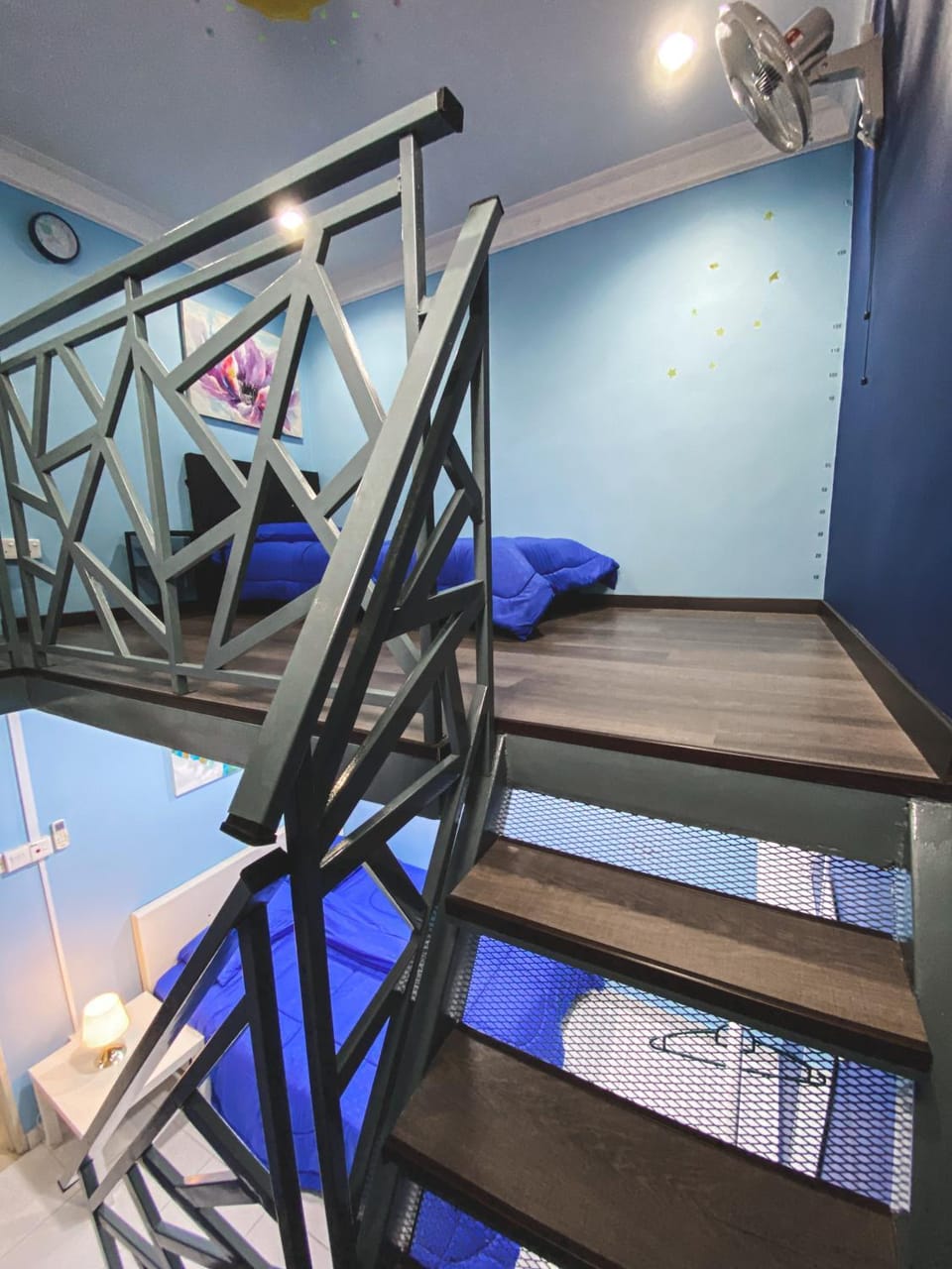 Bed, Photo of the whole room, Bedroom, fireplace, air conditioner