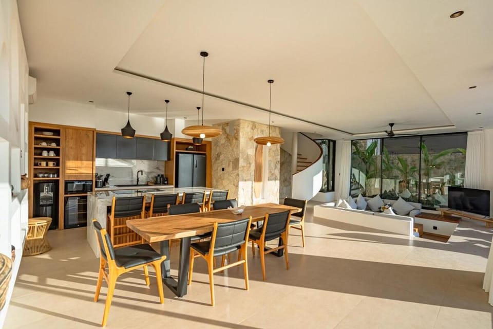 Kitchen or kitchenette, Living room, Seating area