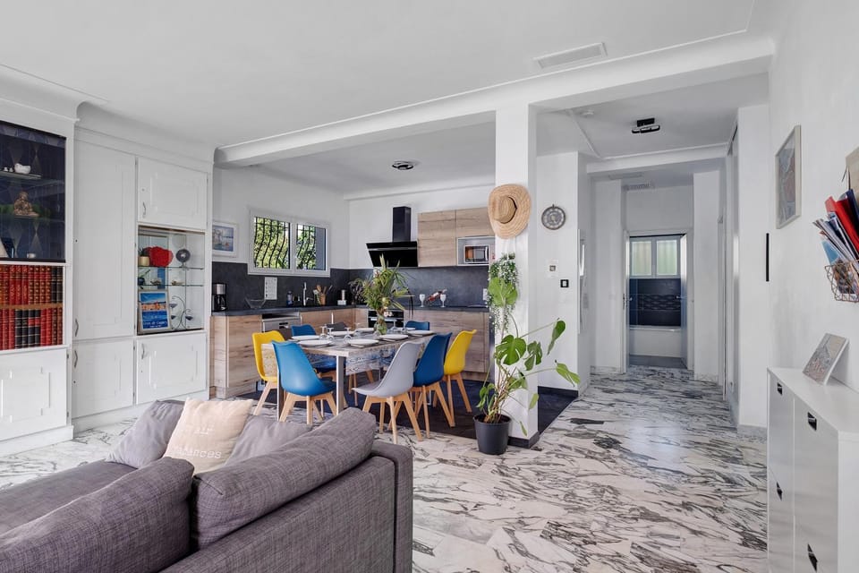 Upper Villa - 3 Bedrooms - 8 People Villa in Cagnes-sur-Mer