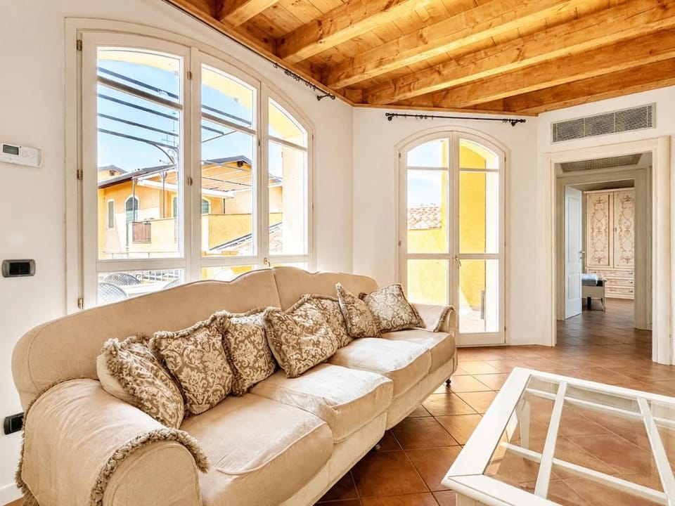 Apartment with 6 pools, tennis, games, and bar Apartment in Manerba del Garda
