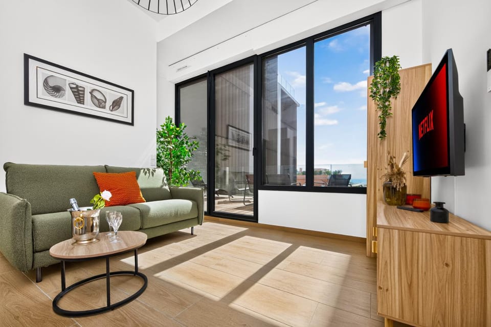 Communal lounge/ TV room, TV and multimedia, Living room, Seating area