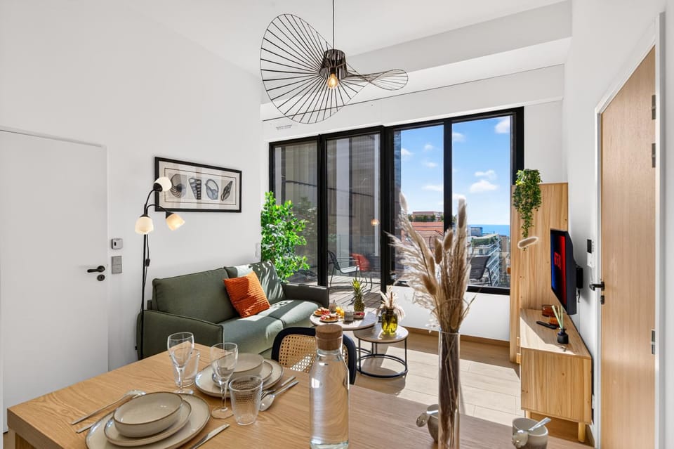 Living room, Seating area, Dining area, air conditioner