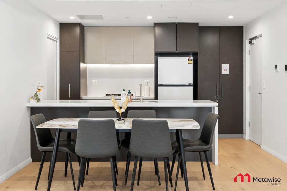MetaWiseBnB Stylish 2BR Apartment Near Metro & Shops Apartment in Sydney