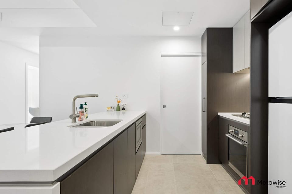 MetaWiseBnB Stylish 2BR Apartment Near Metro & Shops Apartment in Sydney