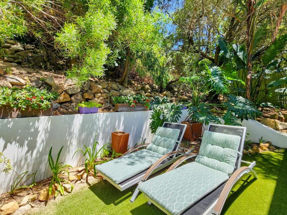 New! Spacious Cottage with private parking, patio and pool access Apartment in Cape Town
