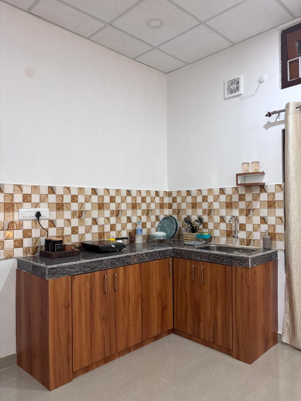 Kitchen or kitchenette, Food and drinks
