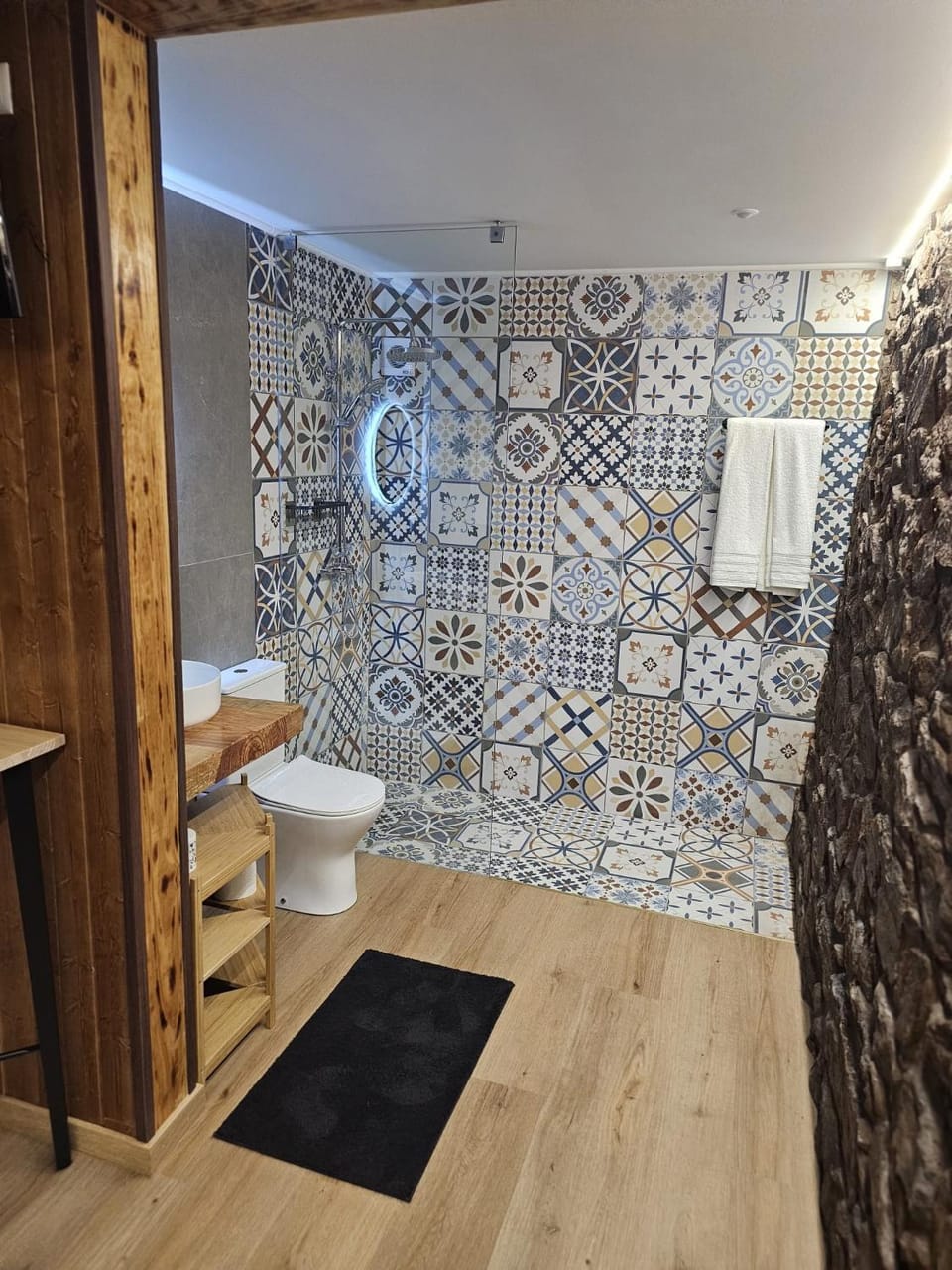 Shower, Toilet
