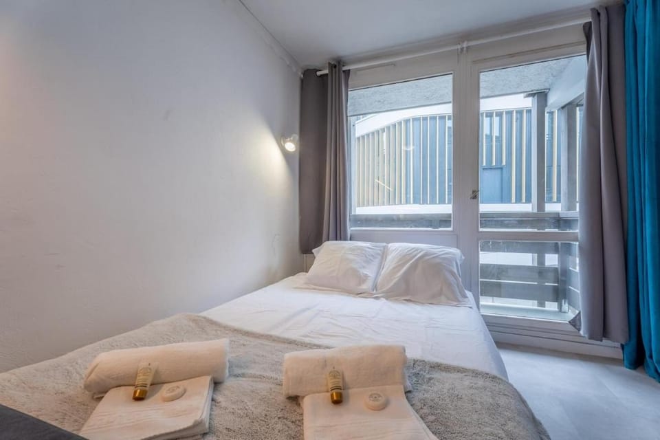 Spacious Slope front Ski-In and ski Out Apartment in Les Allues