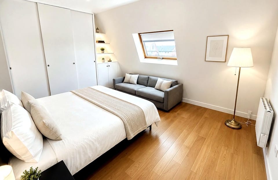 PLAZA GEORGE V - CHAMPS-ELYSEES - 190m2 - 4 Bedrooms - Air Conditioning Apartment in Paris