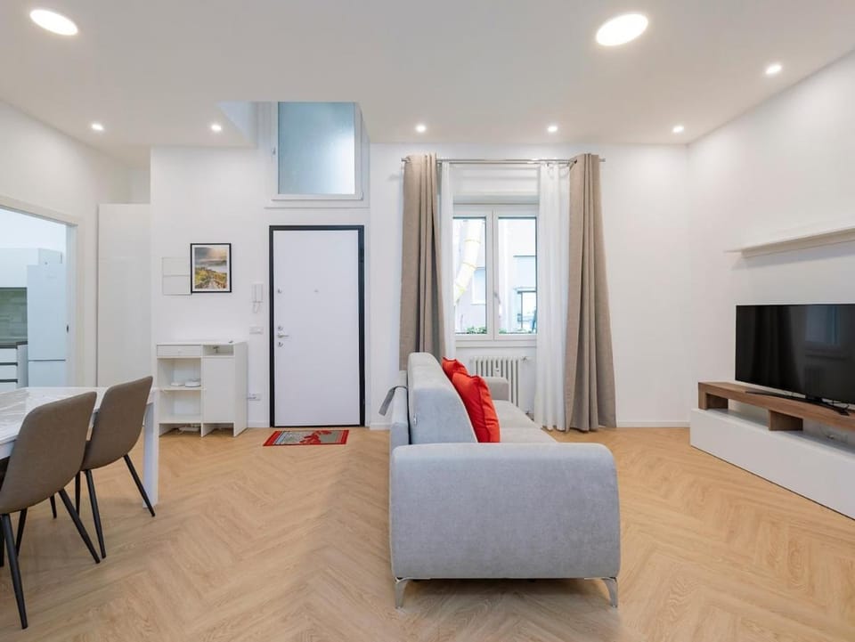 Xenia Milano - 2 room apt in Via Amadeo 14 Apartment in Milan