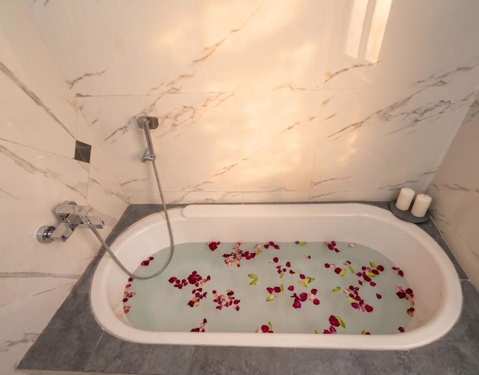 Hot Tub, Bath