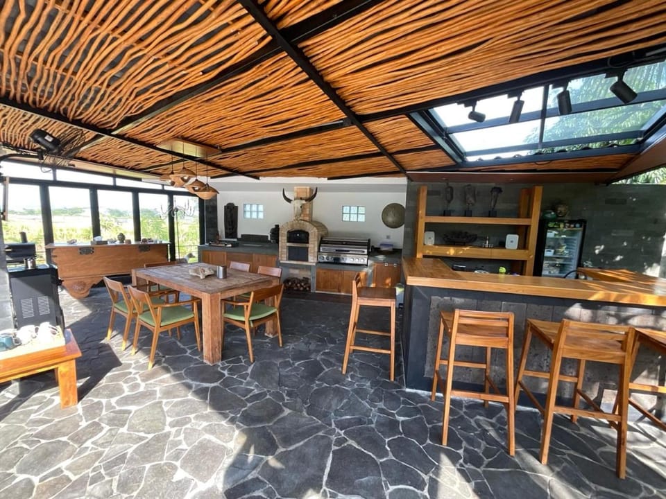 BBQ facilities, Kitchen or kitchenette, Lounge or bar