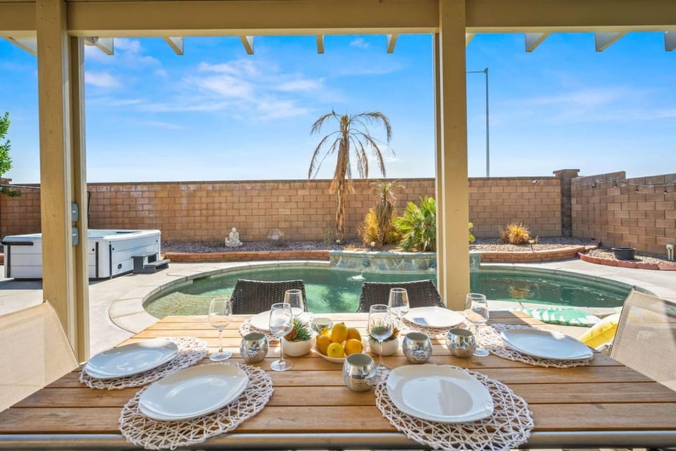 Stylish & Cozy Home in Coachella House in Indio