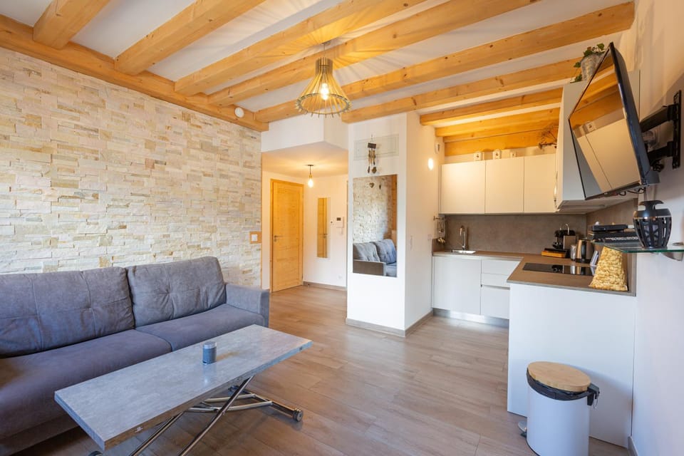 TV and multimedia, Kitchen or kitchenette, Living room, Dining area