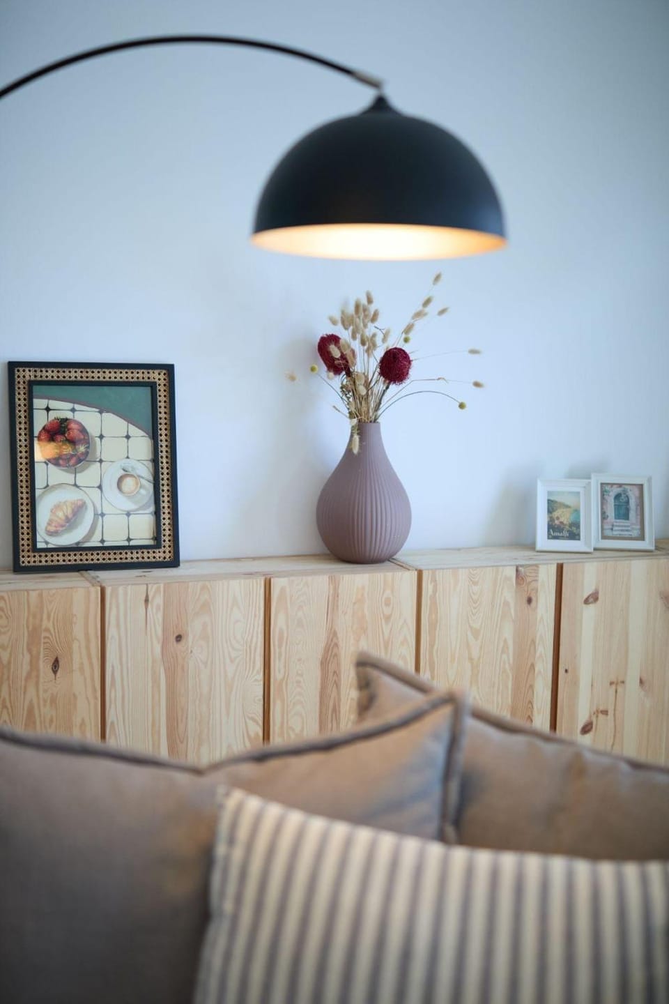 Bed, Living room, Photo of the whole room, Seating area, Bedroom