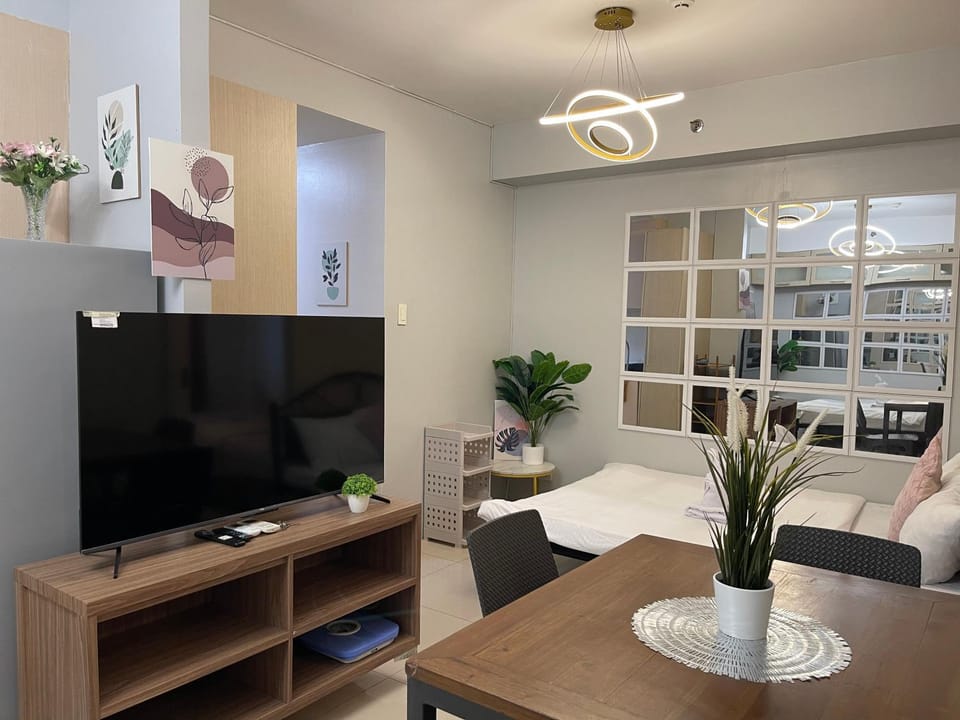 The Pinkdoor Moa Staycation at Sea Residences Apartment hotel in Pasay