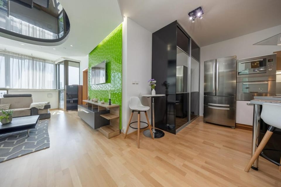 TV and multimedia, Kitchen or kitchenette, Living room, Seating area, Dining area, minibar, oven, pet friendly, stove