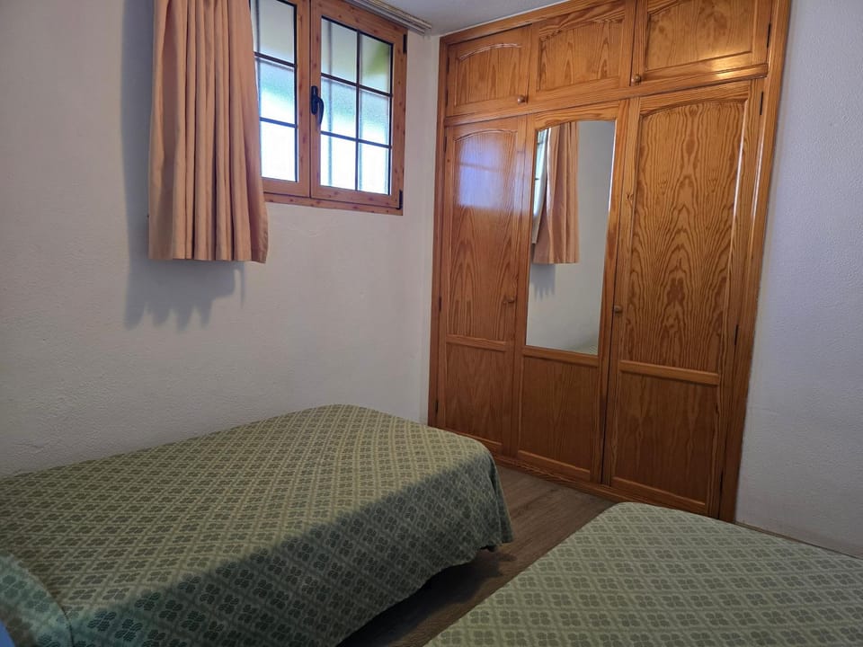 Bed, Photo of the whole room, Bedroom, wardrobe