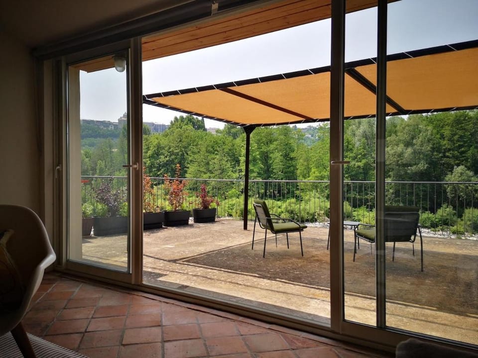 Appartement terrasse vue panoramique et rivière Apartment in Provence