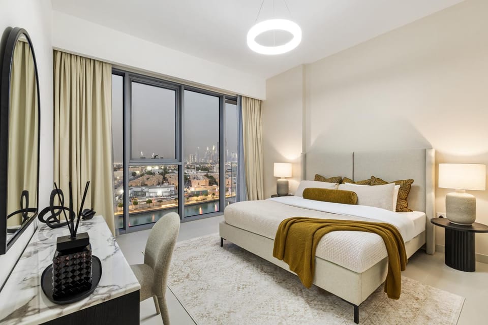 Bed, TV and multimedia, Kitchen or kitchenette, Living room, Photo of the whole room, Seating area, Bedroom, City view, hair dresser