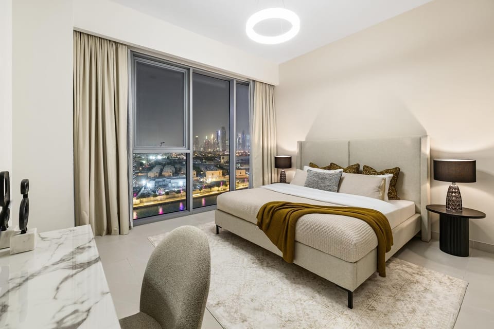 Bed, Living room, Photo of the whole room, Seating area, Bedroom, City view, towels