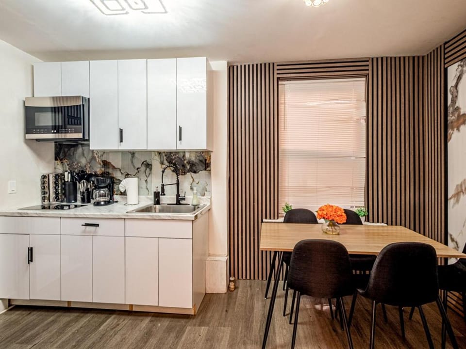 Spacious 3BR Near Manhattan - Sleeps 7 Apartment in North Bergen