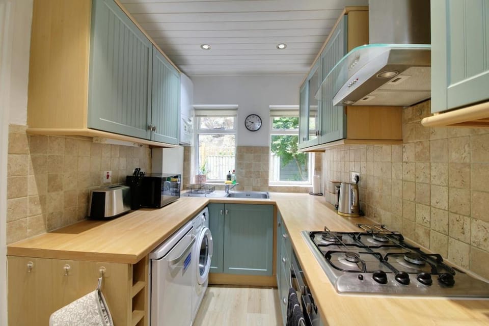 3-Bed Home Near Harrogate, Parking, long stays House in Borough of Harrogate