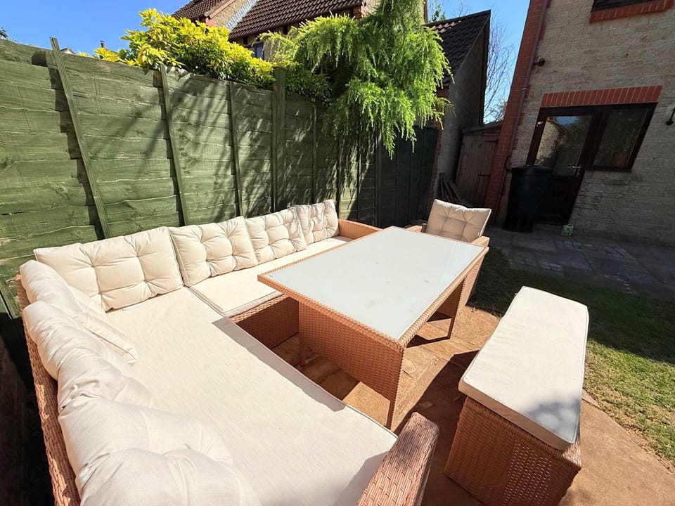 Tranquil 3-Bed Home with Parking & Garden House in Bristol