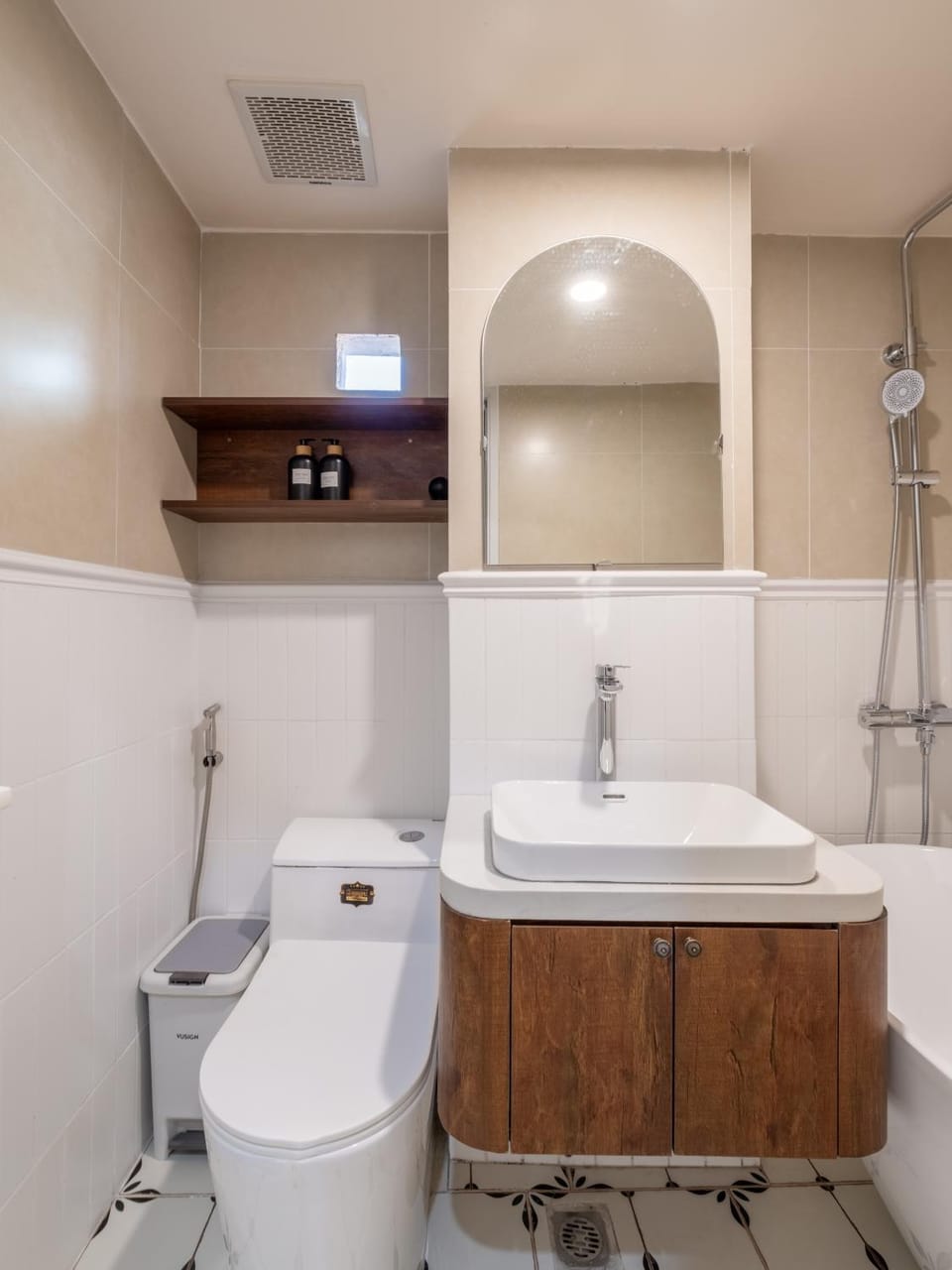 Annam Trúc Bạch Lakeview Boutique Hotel & Apartment Apartment in Hanoi