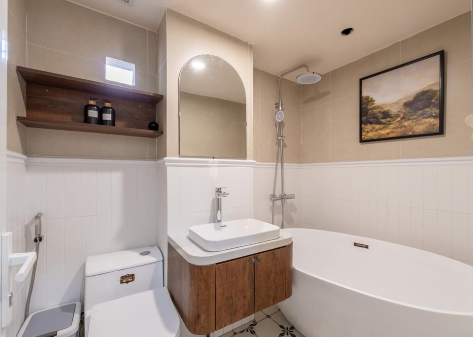 Annam Trúc Bạch Lakeview Boutique Hotel & Apartment Apartment in Hanoi