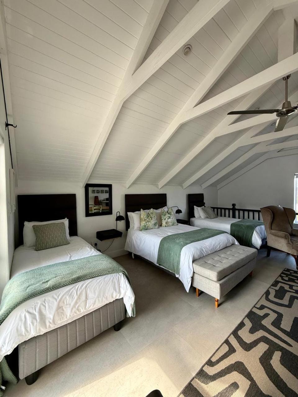 Champagne Accommodation by Host & Home Apartment in Hermanus